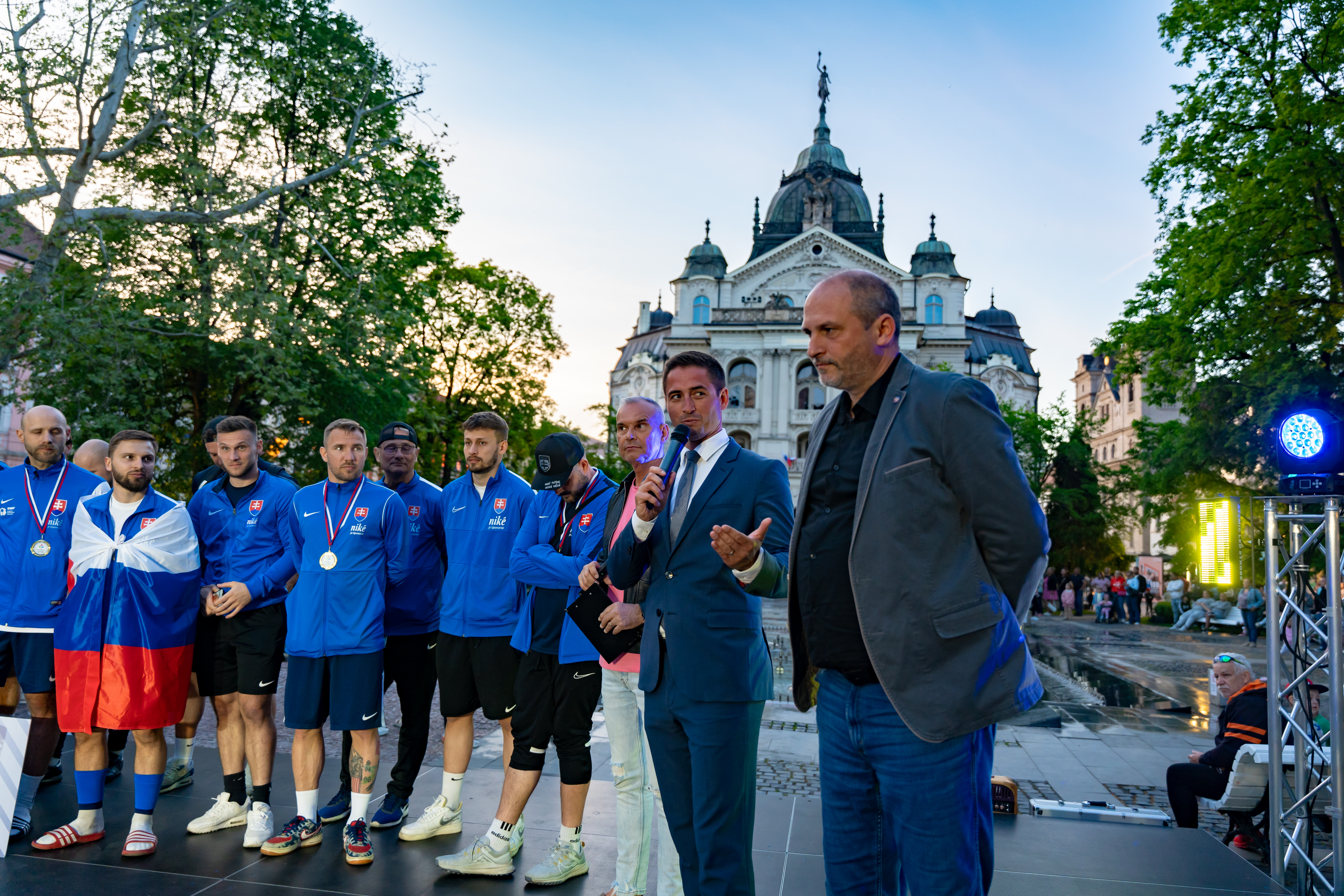 Slovenska reprezentacia zdravi Kosice-10